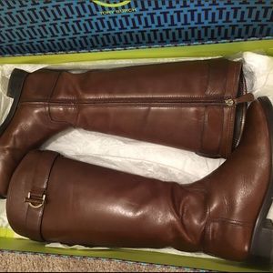 Tory Burch Grace Riding Book size 8